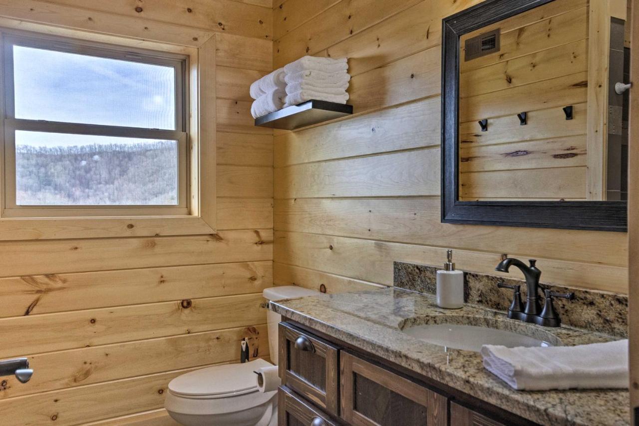 Hilltop On 5 Acres With Hot Tub And Waterfall! Holiday home
