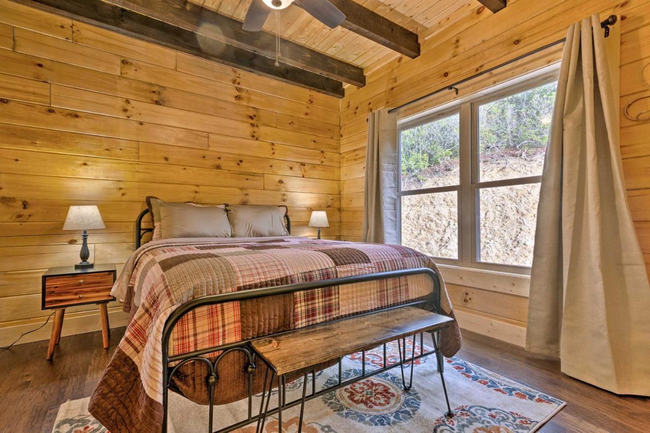 Hilltop On 5 Acres With Hot Tub And Waterfall! *