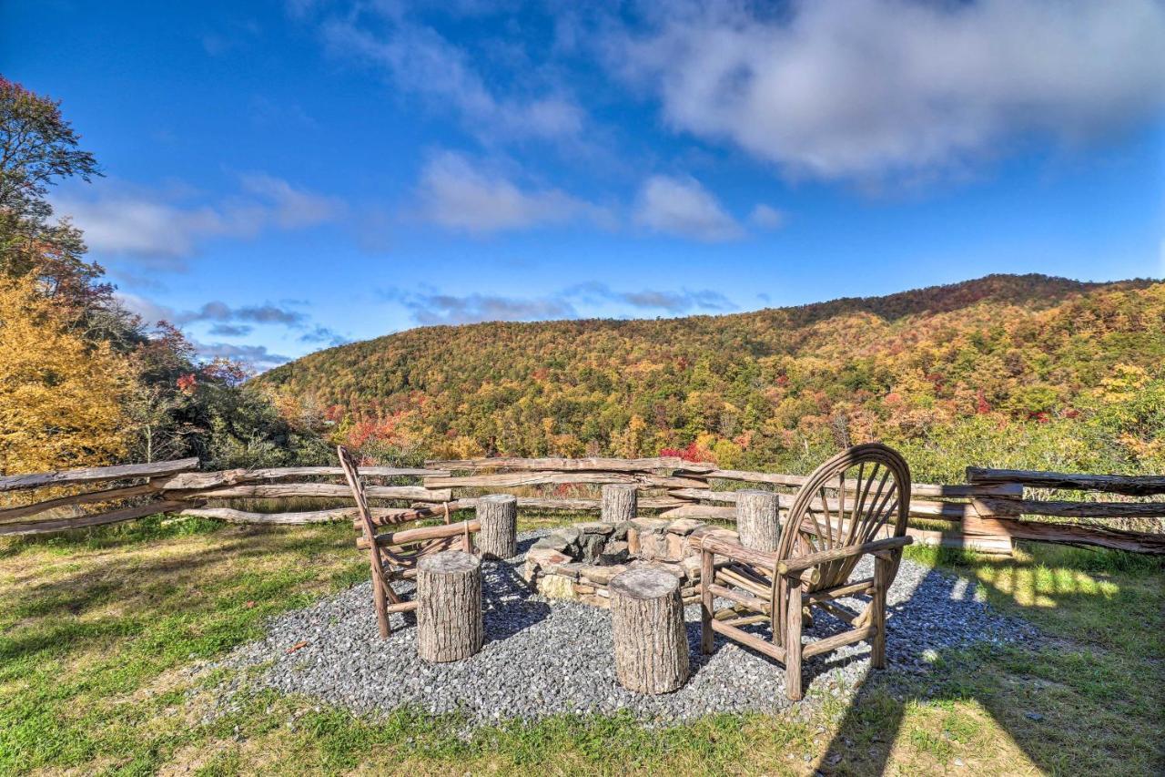 Holiday home Hilltop On 5 Acres With Hot Tub And Waterfall!