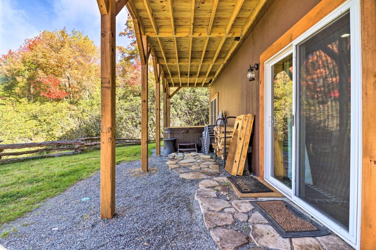 Hilltop On 5 Acres With Hot Tub And Waterfall! Holiday home