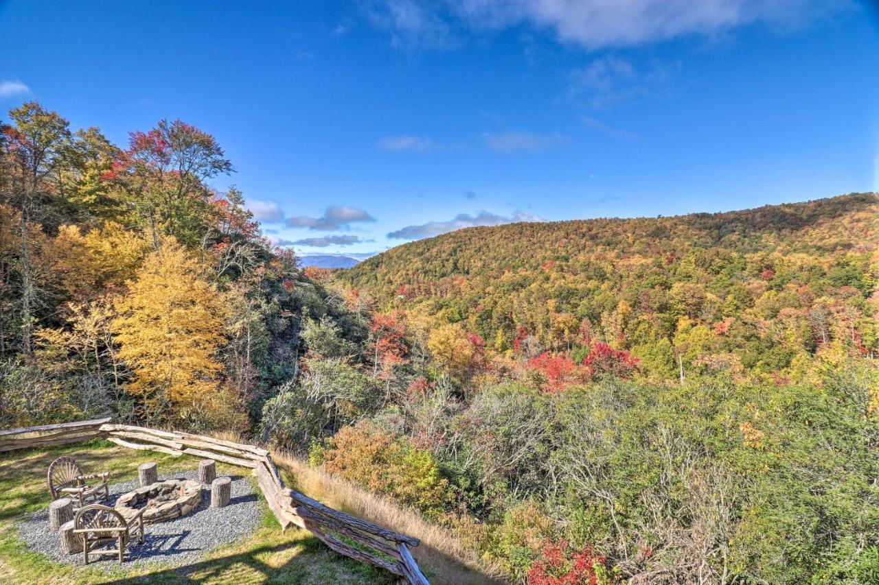 Hilltop On 5 Acres With Hot Tub And Waterfall!